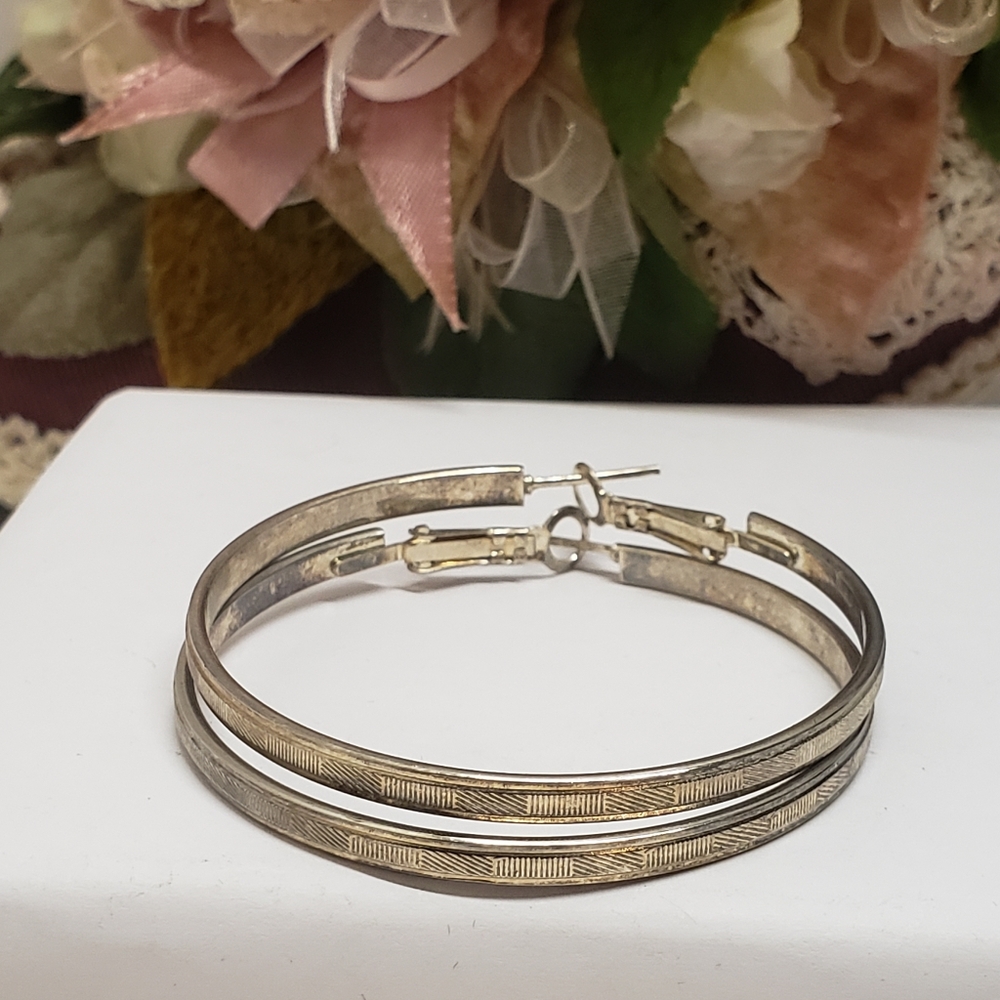 Vintage Silver Tone Textured Line Design Hoop Earrings Medium Hoops - Picture 3 of 7